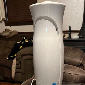 White Curved Air Purifier with Vertical Accent